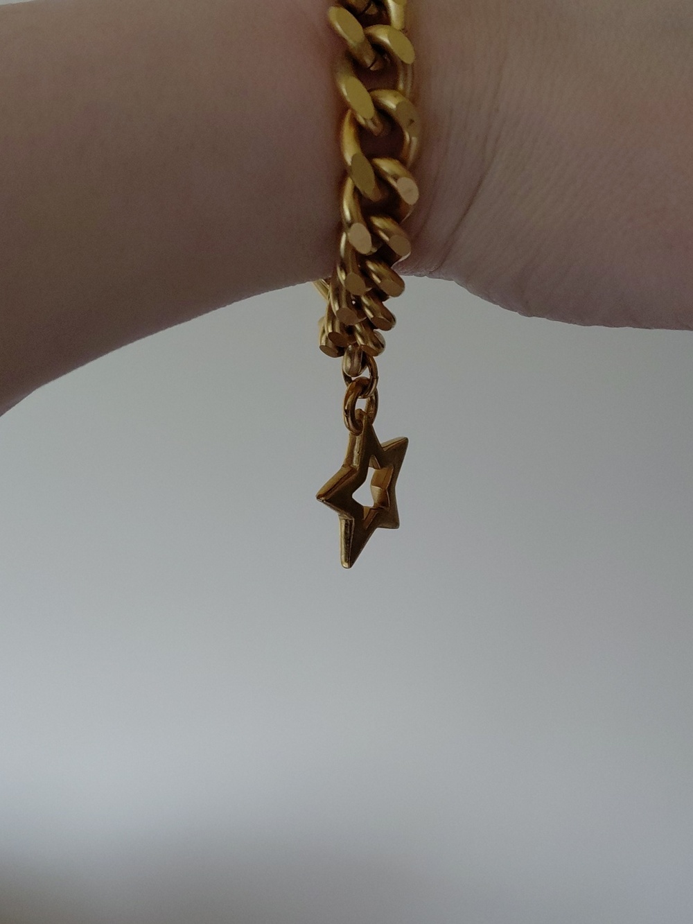 Gold Star Charm Curb Link Bracelet - Picture 2 of 3